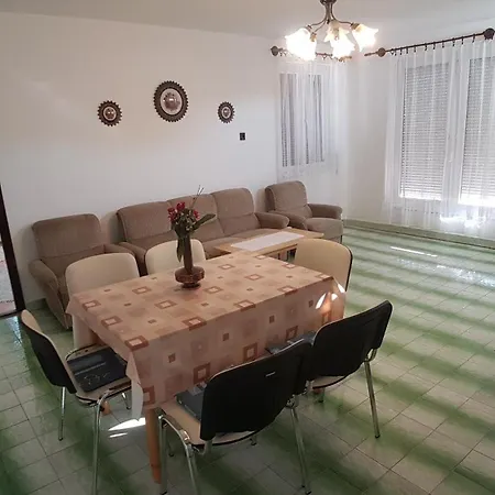 Papocsi Nyaralo Nr. 38 Holiday home *