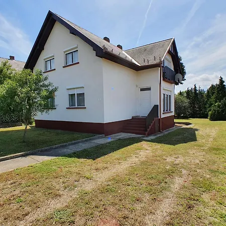Papocsi Nyaralo Nr. 38 Holiday home *
